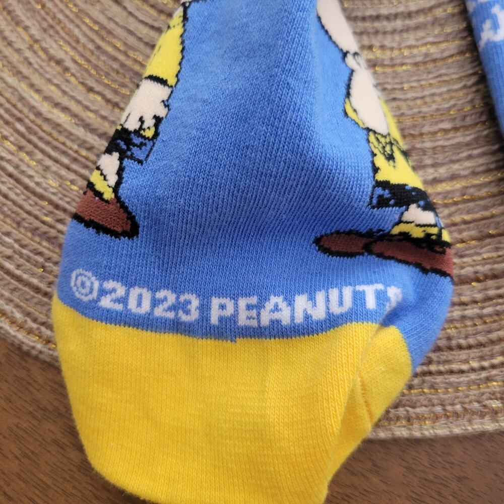 NEW Peanuts Charlie Brown Blue Yellow Ankle Socks Unisex - Picture 3 of 6